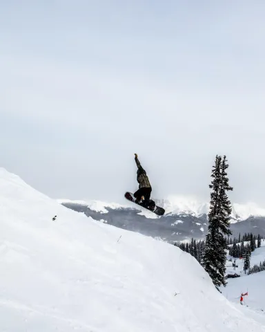 Snowboard jump Marmot