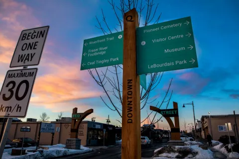 https://tourismquesnel.com/